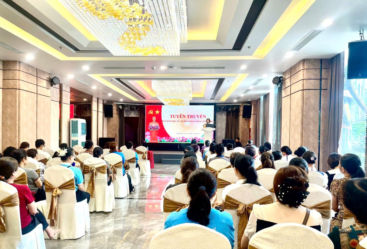 Hội Phụ nữ Phòng Cảnh sát giao thông đẩy mạnh tuyên truyền an toàn giao thông, hướng đến bảo vệ phụ nữ và trẻ em